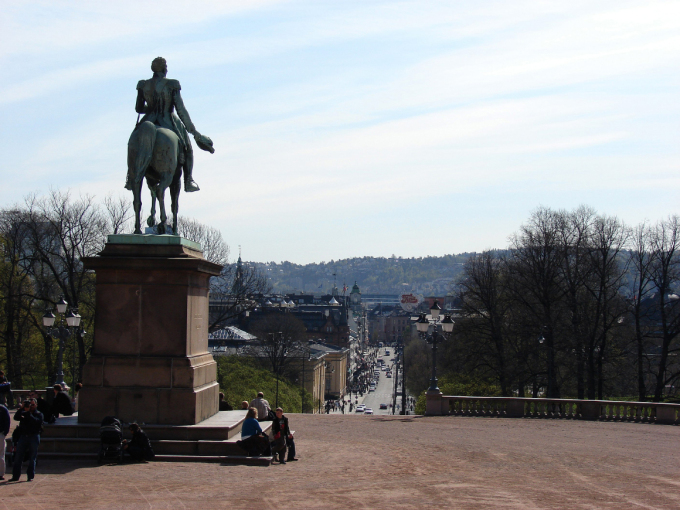 The equestrian statue of King Carl Johan stands in front of the palace for which he layed the foundation stone. Photo: Liv Osmundsen, the Royal Court